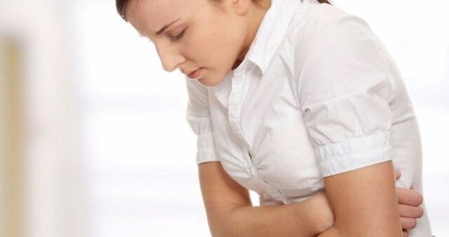 dolor abdominal debido a gusanos en el cuerpo