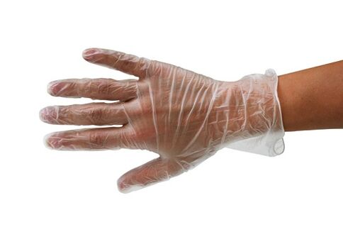 guantes al analizar las heces en busca de parásitos